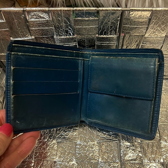 Authentic Louis Vuitton sapphire blue EPI bifold wallet - Picture 3 of 13